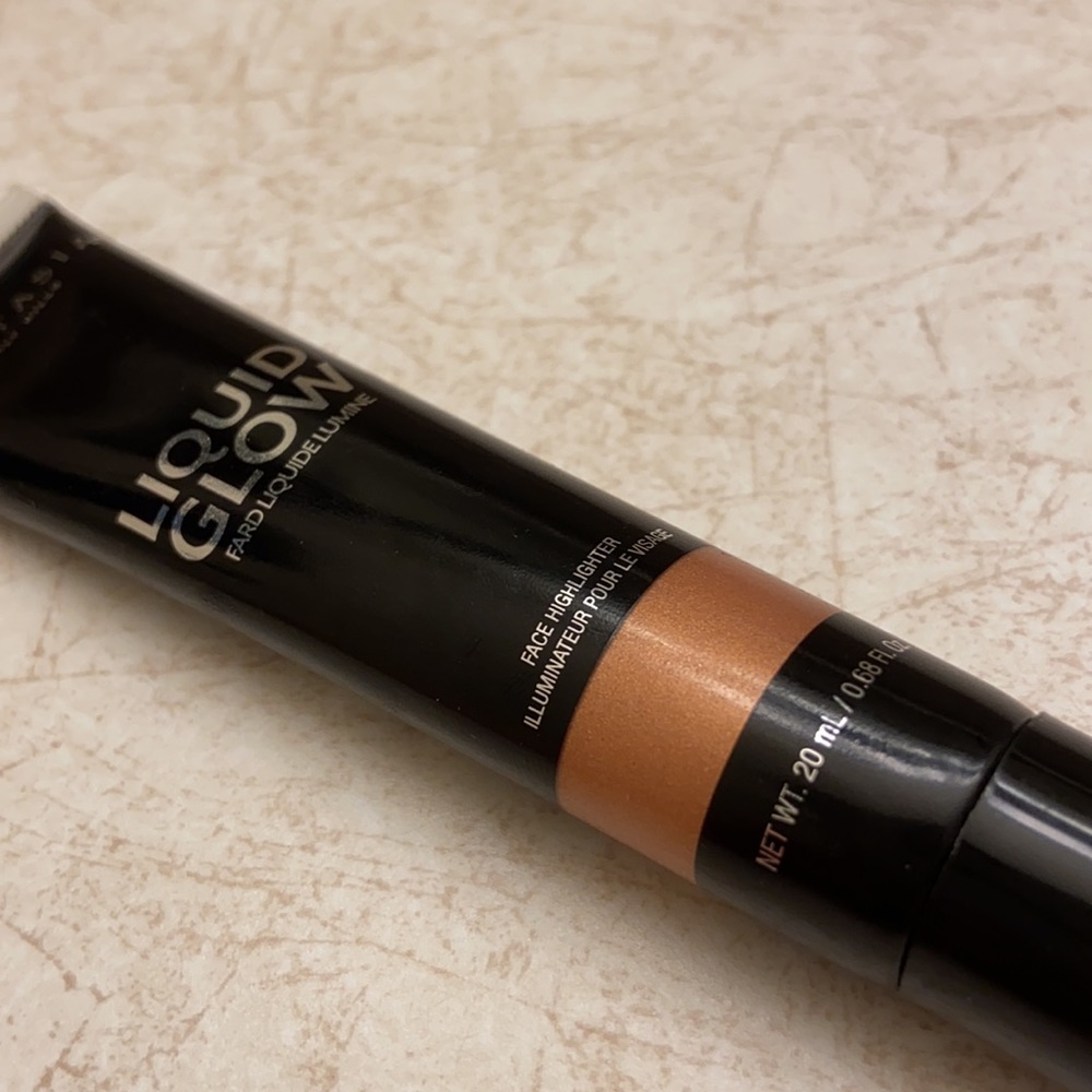 Anastasia Beverly Hills Liquid Glow Highlighter in Rose Gold